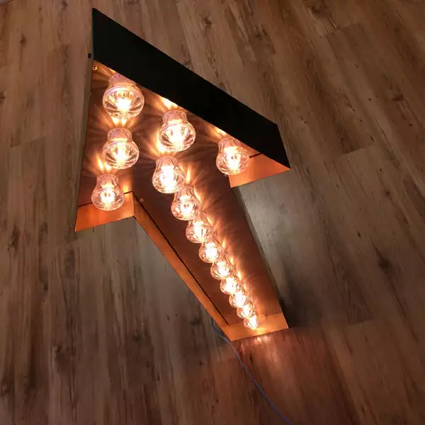 pijl lamp goud