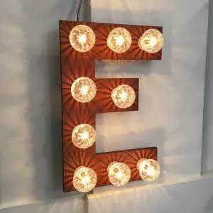Letter lamp roest