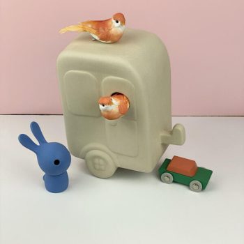 Birdhouse migratory bird