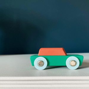 Floris hovers duotone car