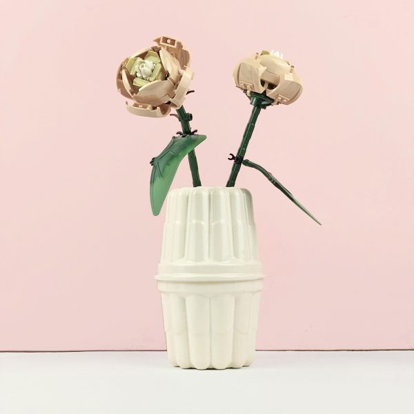 Mona love vase