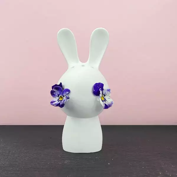 cunucilus bud vase wit