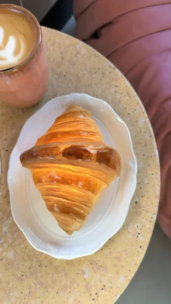 Echte croissant lamp van Pampshade; FunFetti.shop