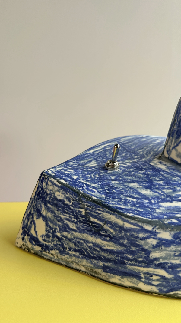 Lampe de bureau Whimsy rayé bleu - Willem Zwiers - FunFetti.shop